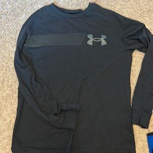 Boys size M Under Armour long sleeve shirt.